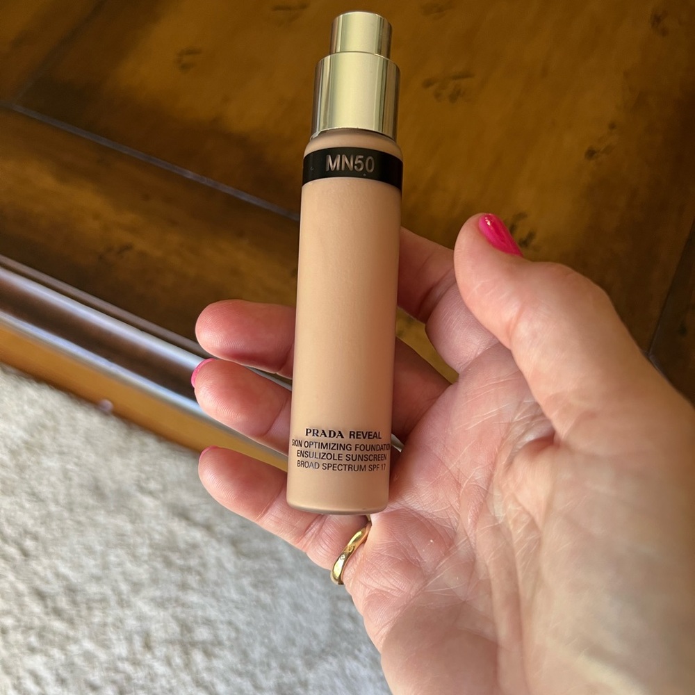 Prada Reveal Foundation - Soft Cream